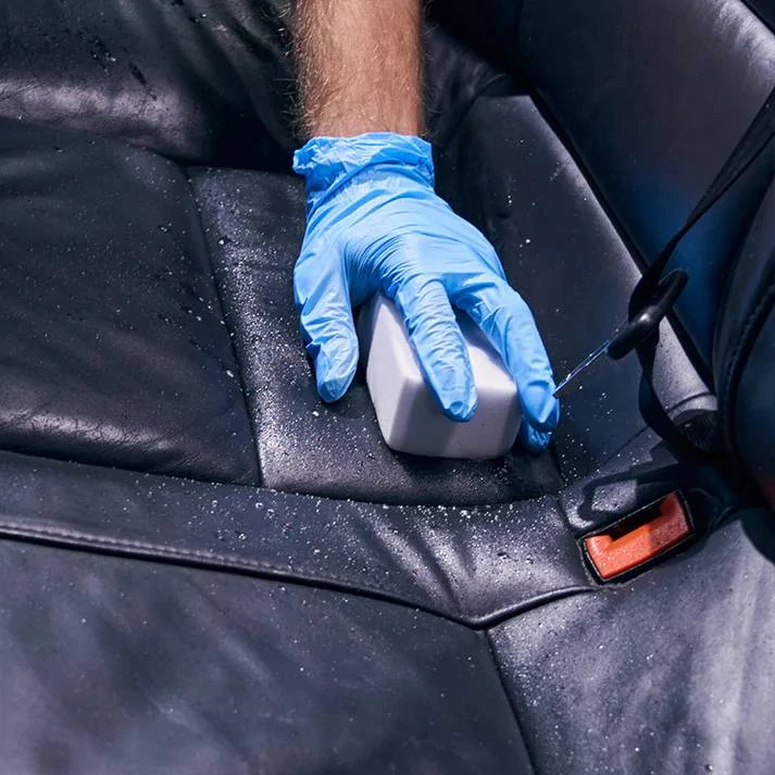 Houba na čištění vnitřních plastů 