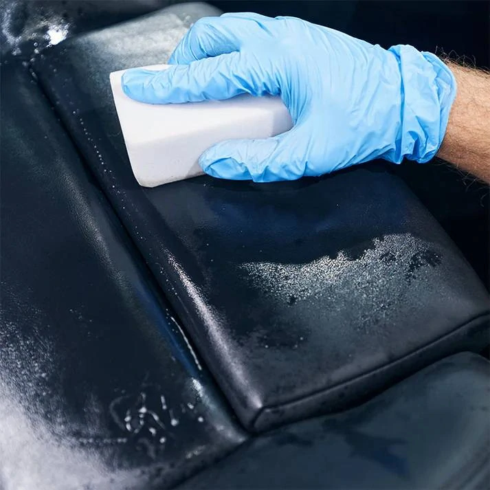 Houba na čištění vnitřních plastů 